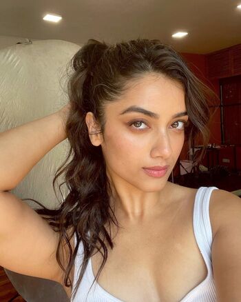 Bhagyashri leaked private photo uncensored HD quality