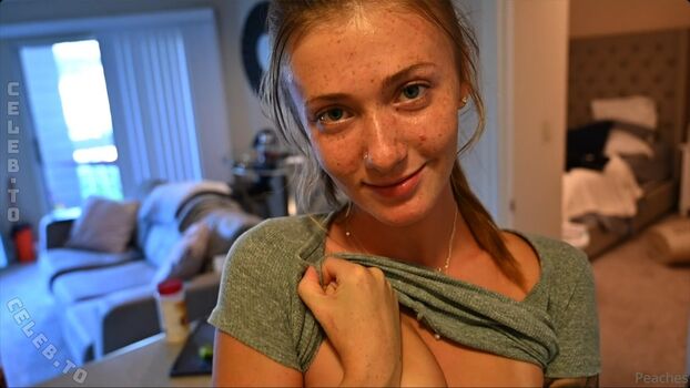 Cremedelapeach leaked private photo uncensored HD quality