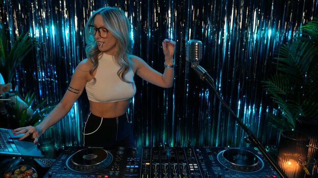Djmissshelton  page leaked private photo uncensored HD quality