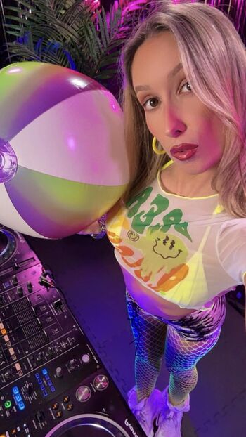 Djmissshelton  page leaked private photo uncensored HD quality
