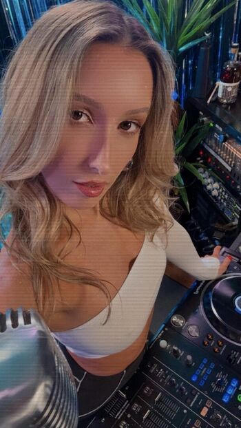 Djmissshelton  page leaked private photo uncensored HD quality