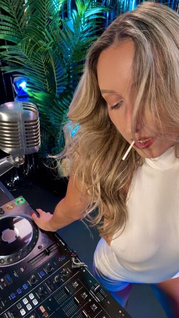Djmissshelton  page leaked private photo uncensored HD quality