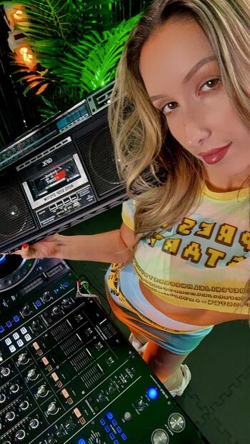 Djmissshelton leaked private photo uncensored HD quality