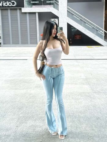 Duyenn hipp  page leaked private photo uncensored HD quality