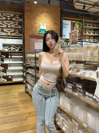 Duyenn hipp  page leaked private photo uncensored HD quality