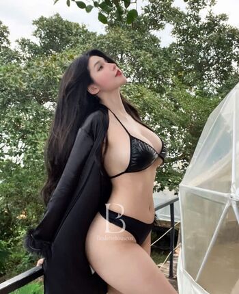 Duyenn hipp  page leaked private photo uncensored HD quality