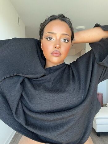 Earthtokhadija leaked private photo uncensored HD quality