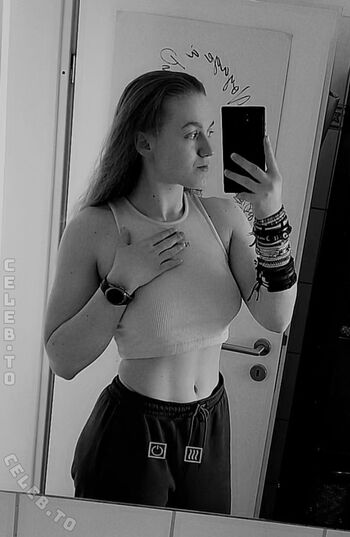 Einfachnurchristiinaa page leaked private photo uncensored HD quality
