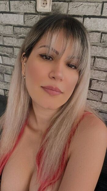 Esraizmie leaked private photo uncensored HD quality