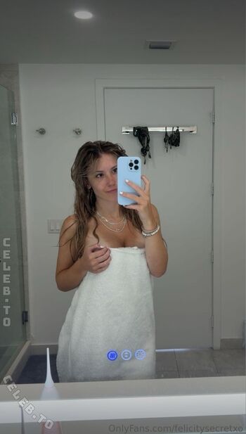 Felicity smoak leaked private photo uncensored HD quality