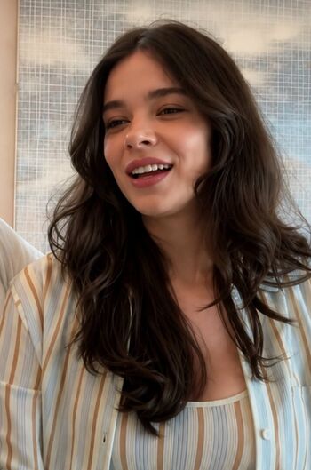 Hailee steinfeld  page leaked private photo uncensored HD quality