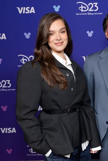 Hailee steinfeld  page leaked private photo uncensored HD quality
