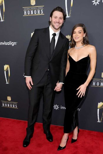 Hailee steinfeld  page leaked private photo uncensored HD quality