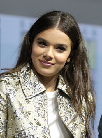 Hailee steinfeld  page leaked private photo uncensored HD quality