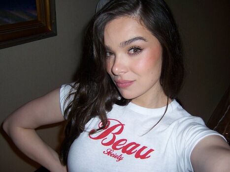 Hailee steinfeld  page leaked private photo uncensored HD quality