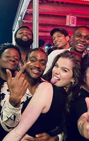 Hailee steinfeld  page leaked private photo uncensored HD quality