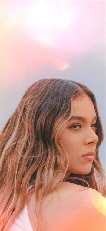 Hailee steinfeld  page leaked private photo uncensored HD quality
