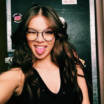 Hailee steinfeld  page leaked private photo uncensored HD quality