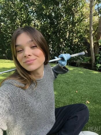 Hailee steinfeld  page leaked private photo uncensored HD quality