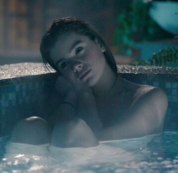 Hailee steinfeld  page leaked private photo uncensored HD quality