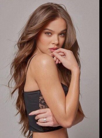 Hailee steinfeld  page leaked private photo uncensored HD quality