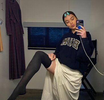 Hailee steinfeld  page leaked private photo uncensored HD quality