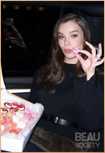 Hailee steinfeld  page leaked private photo uncensored HD quality