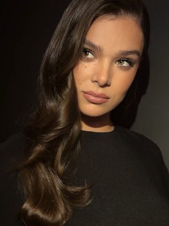 Hailee steinfeld  page leaked private photo uncensored HD quality