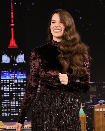 Hailee steinfeld leaked private photo uncensored HD quality