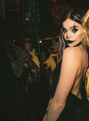 Hailee steinfeld leaked private photo uncensored HD quality
