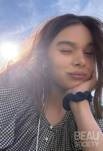 Hailee steinfeld leaked private photo uncensored HD quality
