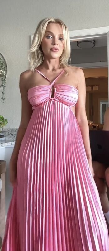 Hailey malles page leaked private photo uncensored HD quality