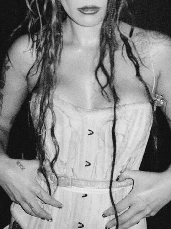 Halsey page leaked private photo uncensored HD quality