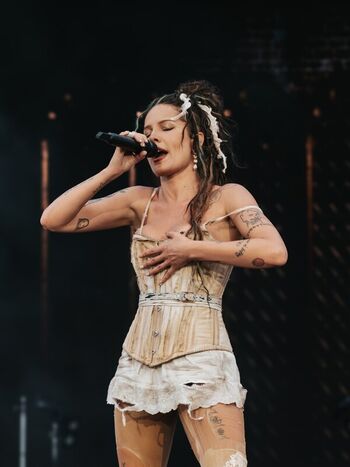 Halsey page leaked private photo uncensored HD quality