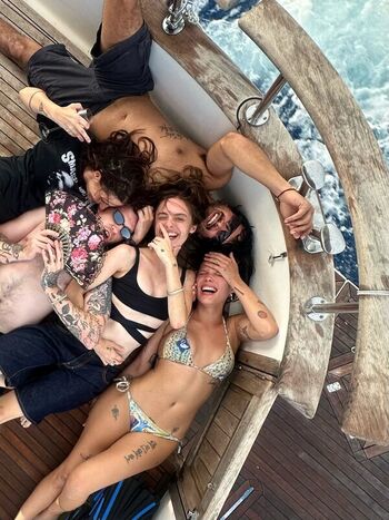 Halsey page leaked private photo uncensored HD quality