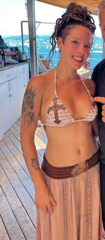 Halsey page leaked private photo uncensored HD quality