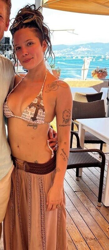 Halsey page leaked private photo uncensored HD quality