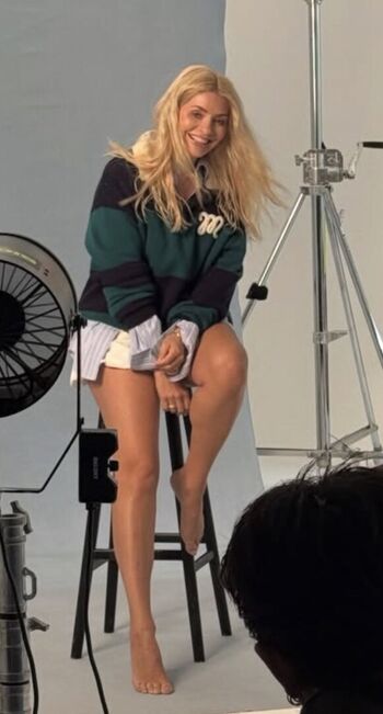 Holly willoughby leaked private photo uncensored HD quality