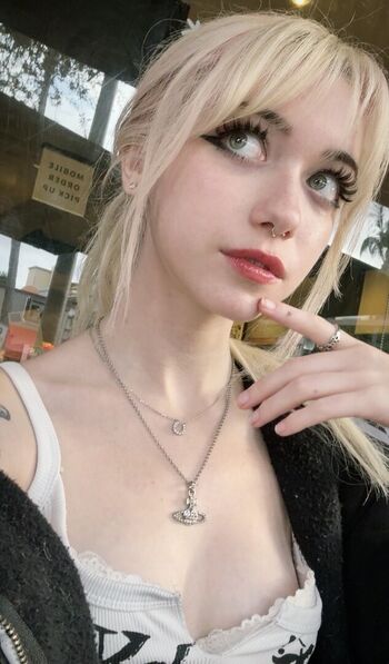 Iluvmeww leaked private photo uncensored HD quality
