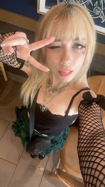 Iluvmeww page leaked private photo uncensored HD quality