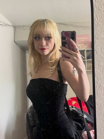 Iluvmeww page leaked private photo uncensored HD quality