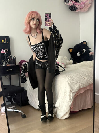 Iluvmeww page leaked private photo uncensored HD quality