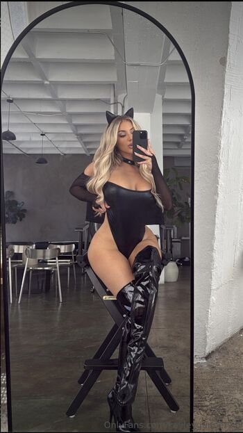 Kayley gunner  page leaked private photo uncensored HD quality