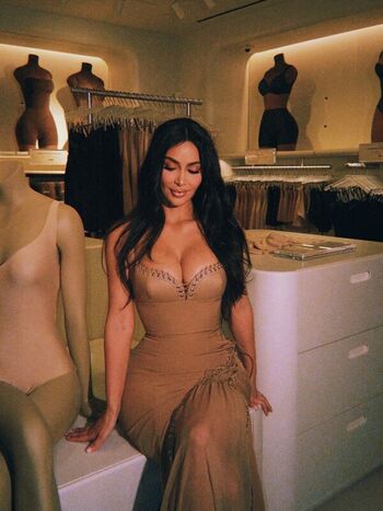 Kim kardashian  page leaked private photo uncensored HD quality