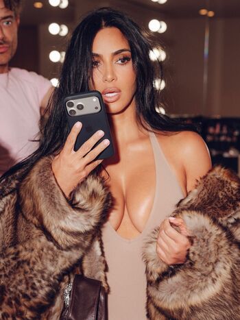 Kim kardashian  page leaked private photo uncensored HD quality
