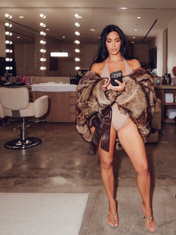 Kim kardashian  page leaked private photo uncensored HD quality