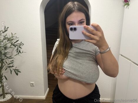 Kurvigeleonie leaked private photo uncensored HD quality