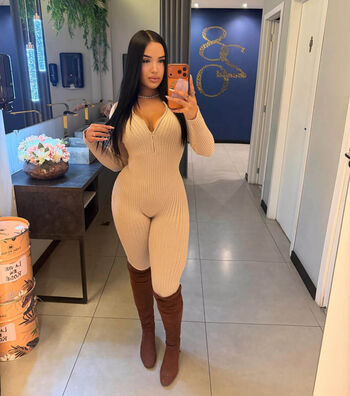 Lauratavora leaked private photo uncensored HD quality