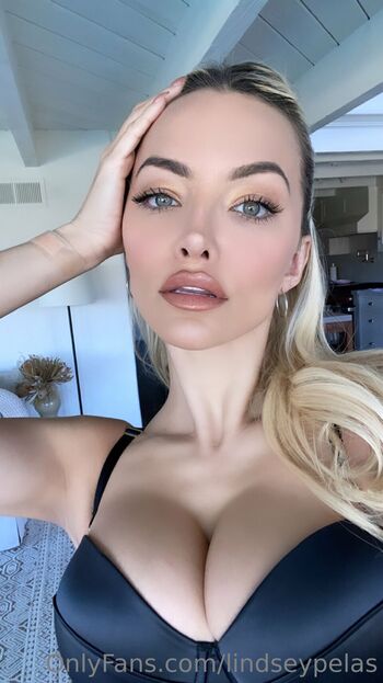 Lindsey pelas  page leaked private photo uncensored HD quality