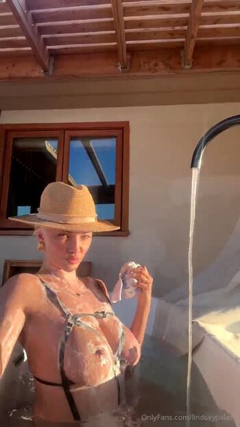 Lindsey pelas  page leaked private photo uncensored HD quality